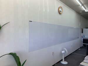 事務所のホワイトボード設置